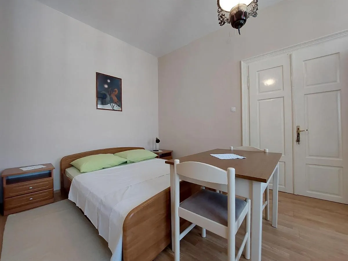 Rooms Nada Tribunj Guest house